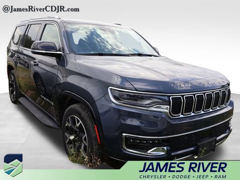 Used 2024 Jeep Wagoneer Series III AWD/4WD image 11