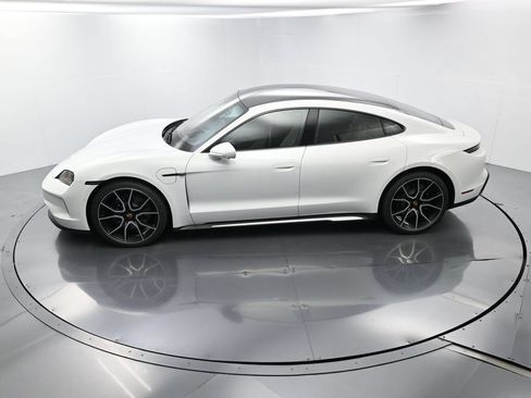 Certified 2025 Porsche Taycan AWD/4WD image 32