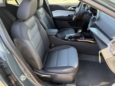 New 2026 Chevrolet Trax LT w/ Midnight Edition image 24