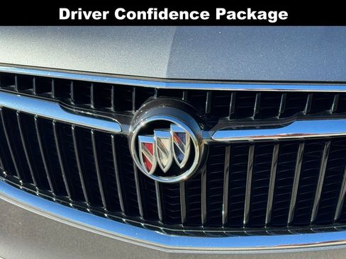 Used 2019 Buick Enclave Essence image 6