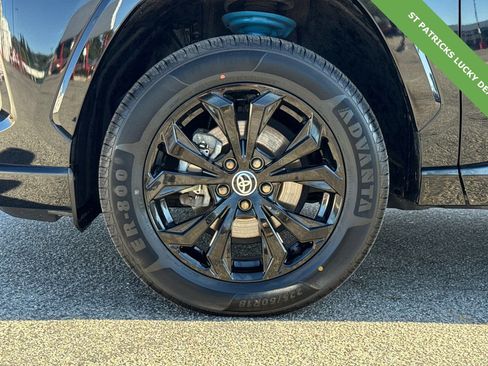 Used 2022 Toyota RAV4 SE w/ Convenience Package image 24