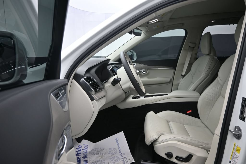 Certified 2024 Volvo XC90 B6 Ultimate w/ Lounge Package AWD/4WD image 11