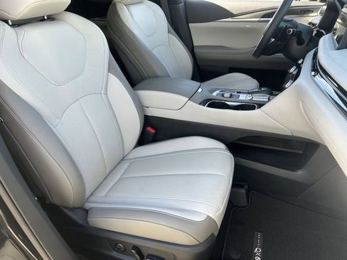 Certified 2026 INFINITI QX60 Luxe w/ Family Package AWD/4WD image 11