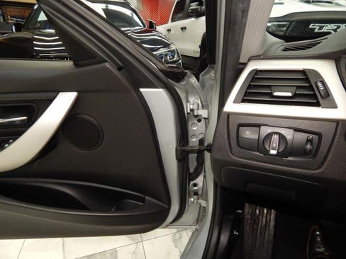 Used 2018 BMW 320i xDrive 320i xDrive AWD w/ Convenience Package image 35