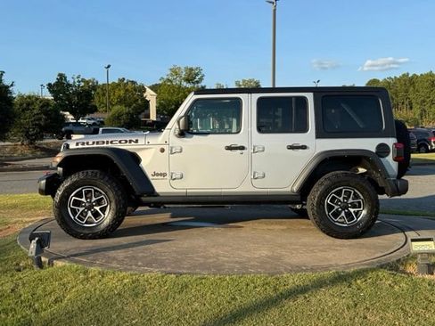 Used 2024 Jeep Wrangler Unlimited Rubicon w/ Technology Group AWD/4WD image 4