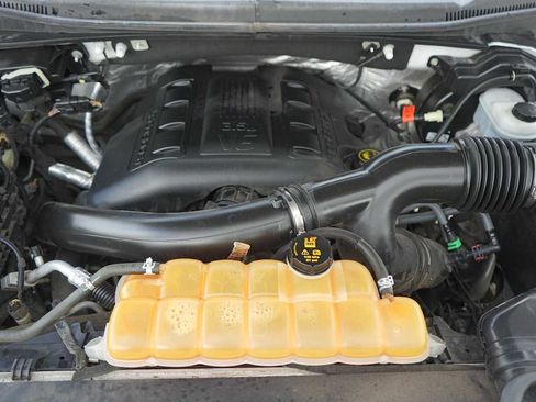 Used 2016 Ford F150 Platinum w/ Equipment Group 701A Luxury AWD/4WD image 9