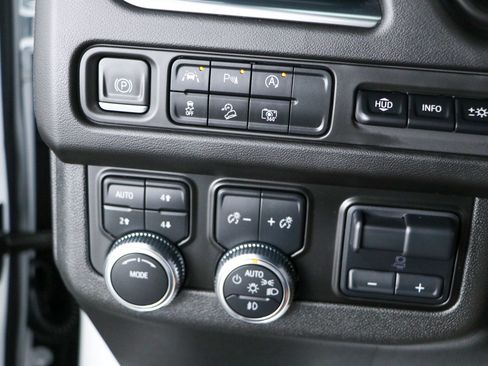 Used 2023 GMC Yukon AT4 w/ Technology Package AWD/4WD image 24