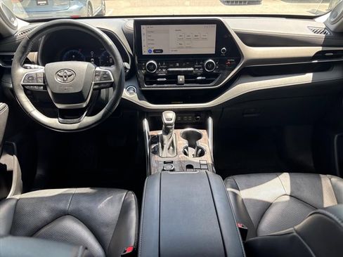 Used 2023 Toyota Highlander Limited AWD/4WD image 4