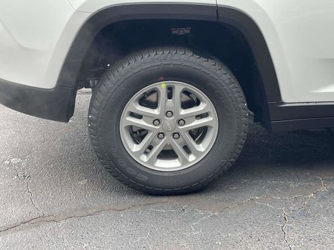 New 2025 Jeep Grand Cherokee Laredo w/ Luxury Tech Group I image 13