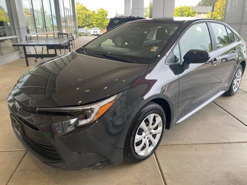 Certified 2025 Toyota Corolla LE AWD/4WD image 4