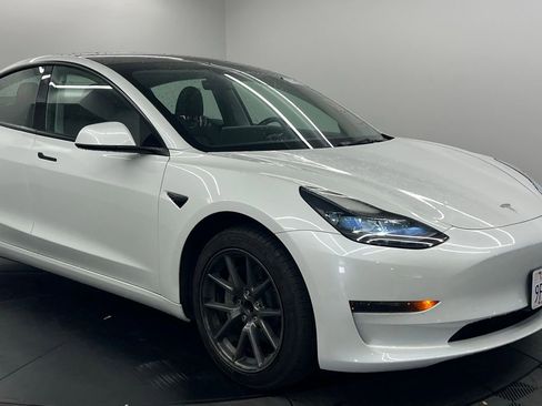 Used 2023 Tesla Model 3 Standard Range image 6