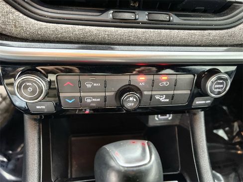 Used 2024 Jeep Compass Latitude image 16