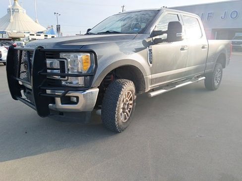 Used 2017 Ford F250 XLT w/ XLT Value Package image 3