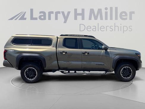Used 2025 Toyota Tacoma TRD Off-Road w/ TRD Off Road Upgrade Package AWD/4WD image 6