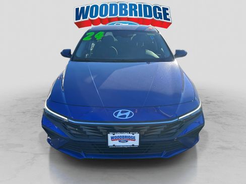 Used 2024 Hyundai Elantra SE image 3