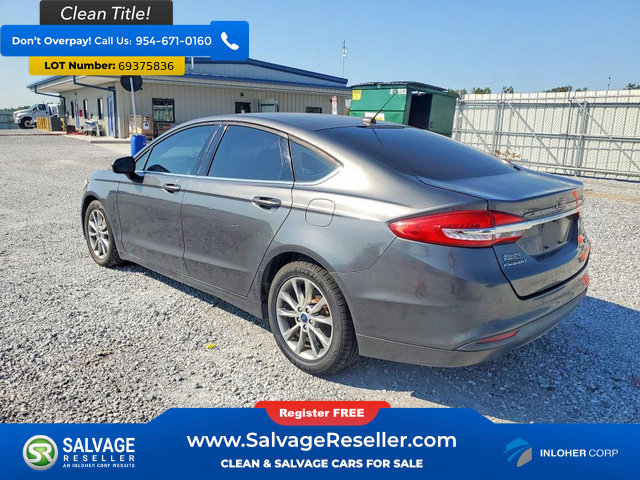 Used 2017 Ford Fusion SE w/ Fusion SE Technology Package FWD image 3