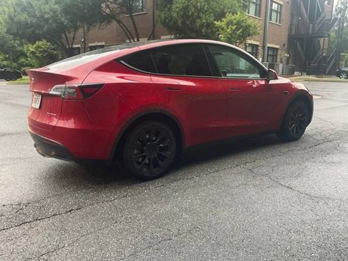Used 2022 Tesla Model Y Long Range AWD/4WD image 5