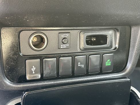 Used 2020 Mitsubishi Outlander SEL image 32