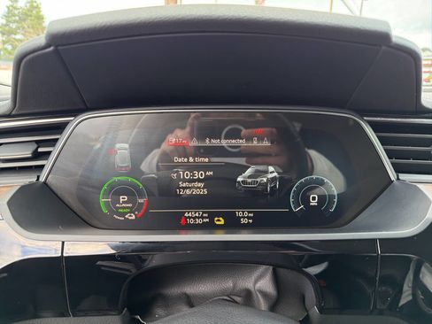 Used 2019 Audi e-tron Premium Plus image 33