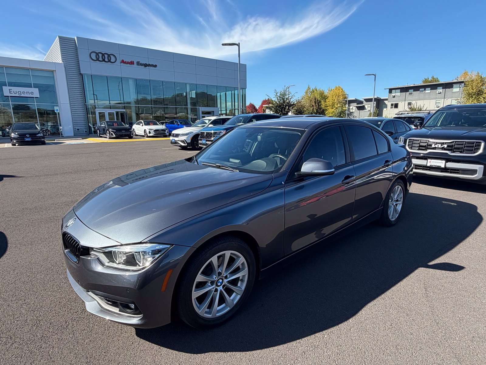Used 2018 BMW 320i Sedan RWD image 1