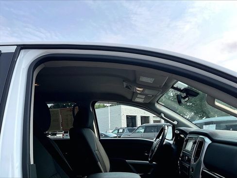 Used 2018 Nissan Titan SV w/ SV Convenience Package AWD/4WD image 23