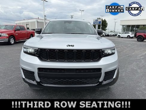 Used 2024 Jeep Grand Cherokee L Laredo image 3