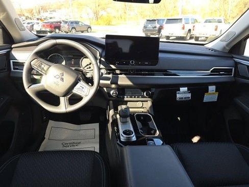 New 2025 Mitsubishi Outlander ES image 11