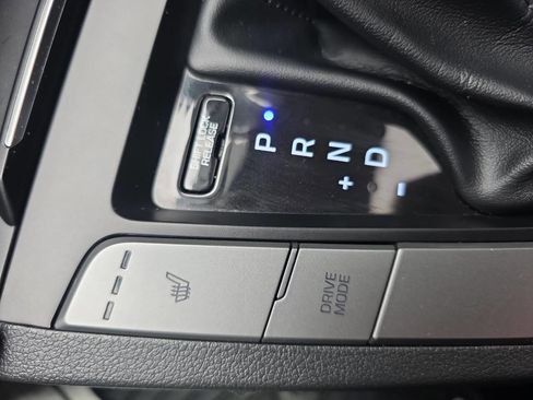 Used 2018 Hyundai Elantra Value Edition w/ Winter Weather Package image 18