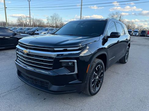 Used 2026 Chevrolet Traverse LT w/ Sun and Wheel Package image 1