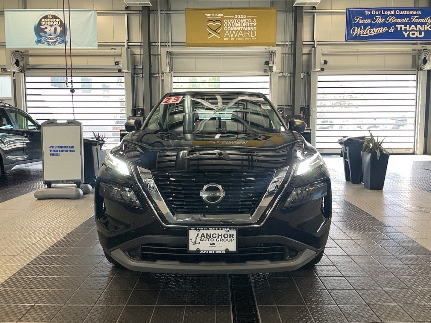 Used 2023 Nissan Rogue S AWD/4WD image 2