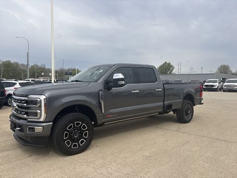 Used 2024 Ford F350 Platinum image 3