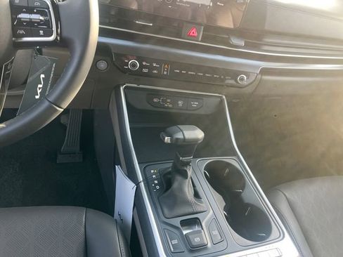 New 2026 Kia Carnival FWD image 11