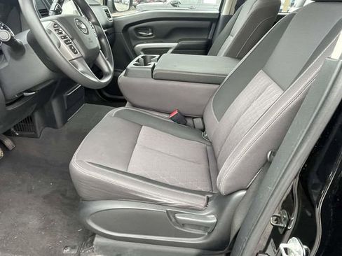 Used 2022 Nissan Titan SV image 14