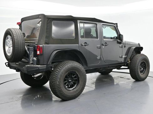 Used 2017 Jeep Wrangler Unlimited Rubicon w/ Connectivity Group AWD/4WD image 7