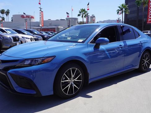 Used 2024 Toyota Camry SE FWD image 4