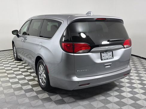 Used 2018 Chrysler Pacifica LX FWD image 7