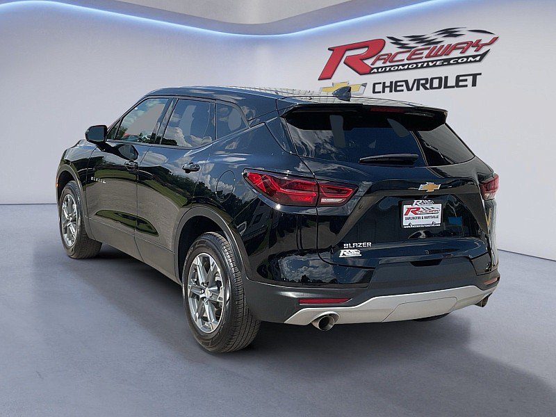 Used 2025 Chevrolet Blazer LT FWD image 3