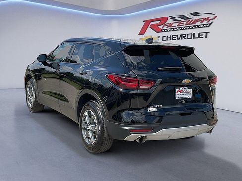 Used 2025 Chevrolet Blazer LT FWD image 3
