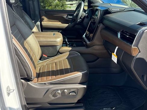 Used 2026 GMC Yukon XL Denali Ultimate AWD/4WD image 12