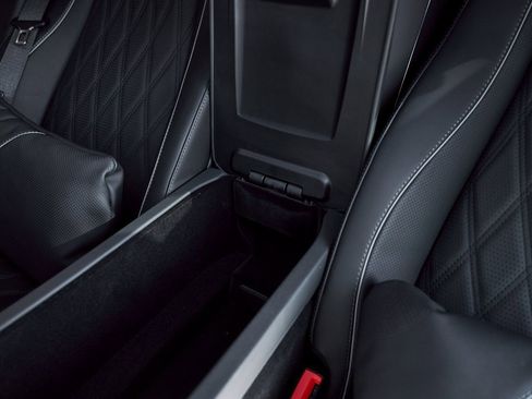 Used 2024 Mercedes-Benz Maybach GLS 600 4MATIC image 39