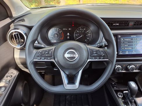 Certified 2024 Nissan Kicks SV image 15