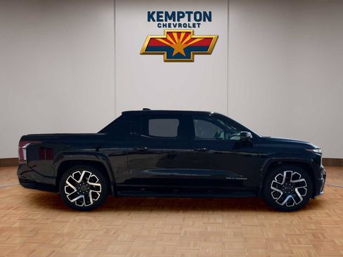 Used 2024 Chevrolet Silverado EV RST AWD/4WD image 7