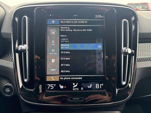 Used 2022 Volvo XC40 T4 R-Design w/ Protection Package Premier image 24