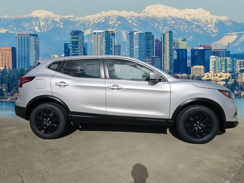 Used 2020 Nissan Rogue Sport S image 8