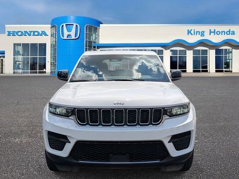 Used 2025 Jeep Grand Cherokee Laredo X w/ Luxury Tech Group I RWD image 2