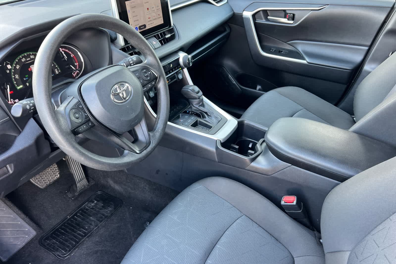 Used 2025 Toyota RAV4 XLE FWD image 9