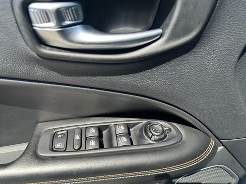 Used 2020 Jeep Compass Latitude FWD image 14