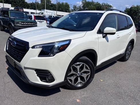 Used 2023 Subaru Forester Premium AWD/4WD image 1