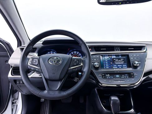 Used 2013 Toyota Avalon Limited w/ Technology Pkg FWD image 4