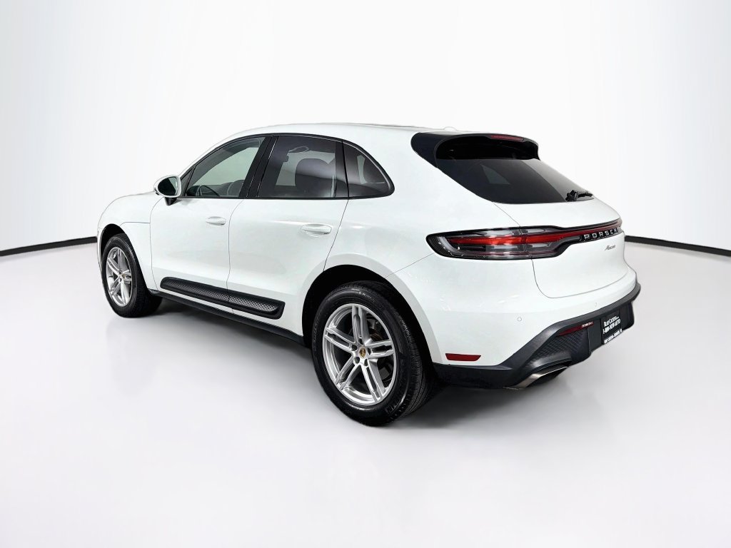 Certified 2023 Porsche Macan AWD/4WD image 3